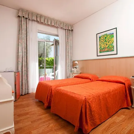 Hotel Residence Rely Brenzone sul Garda Room photo